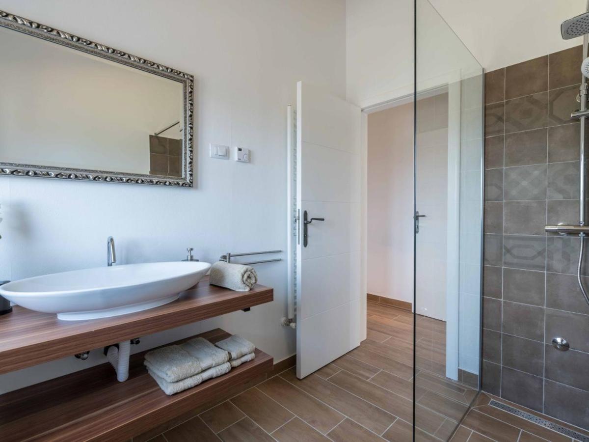 Moderne Istrische Steinvilla - 4 Sterne Mit Privatem, Beheizbaren Pool & Meerblick Kavran Eksteriør billede