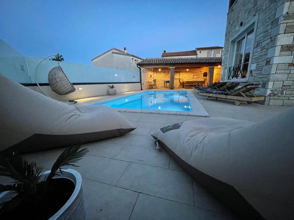 Moderne Istrische Steinvilla - 4 Sterne Mit Privatem, Beheizbaren Pool & Meerblick Kavran Eksteriør billede