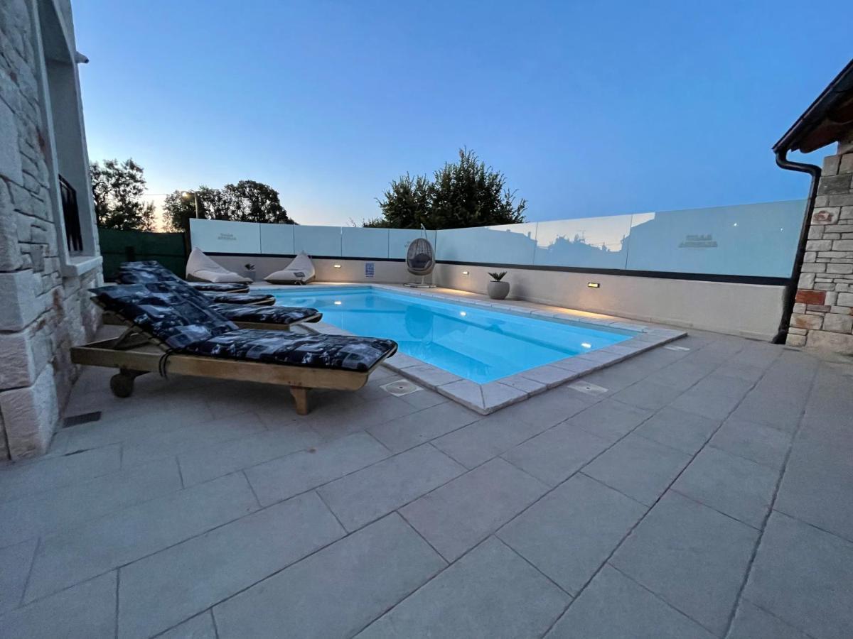 Moderne Istrische Steinvilla - 4 Sterne Mit Privatem, Beheizbaren Pool & Meerblick Kavran Eksteriør billede
