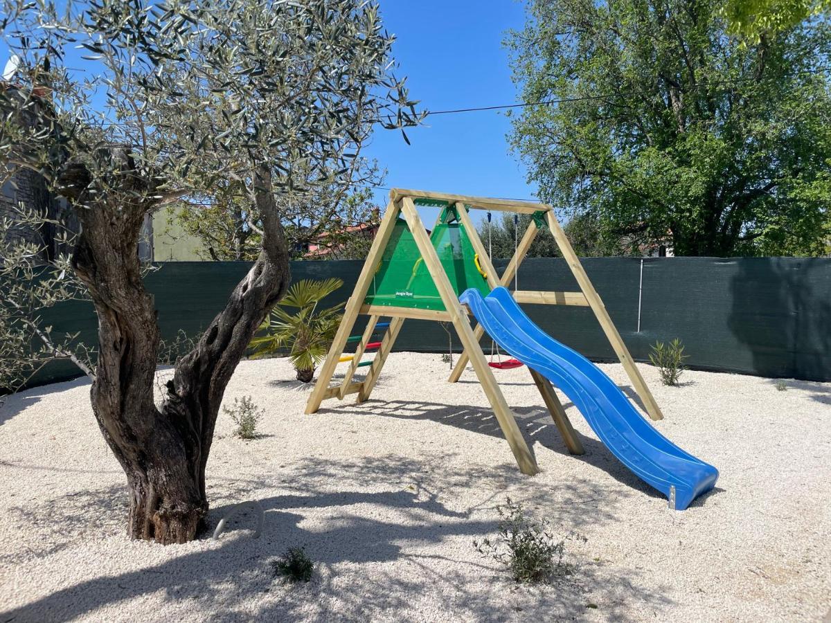 Moderne Istrische Steinvilla - 4 Sterne Mit Privatem, Beheizbaren Pool & Meerblick Kavran Eksteriør billede