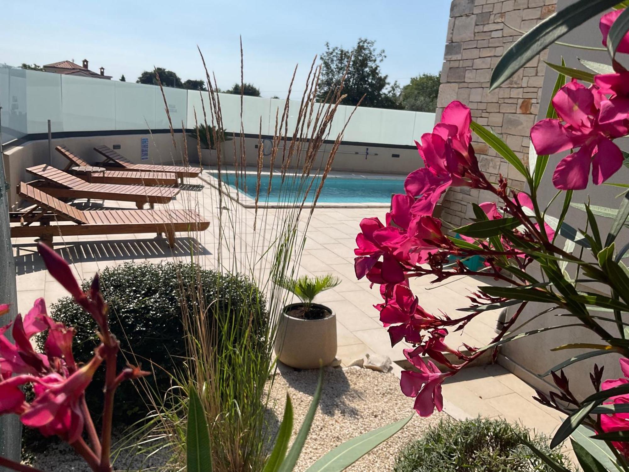 Moderne Istrische Steinvilla - 4 Sterne Mit Privatem, Beheizbaren Pool & Meerblick Kavran Eksteriør billede